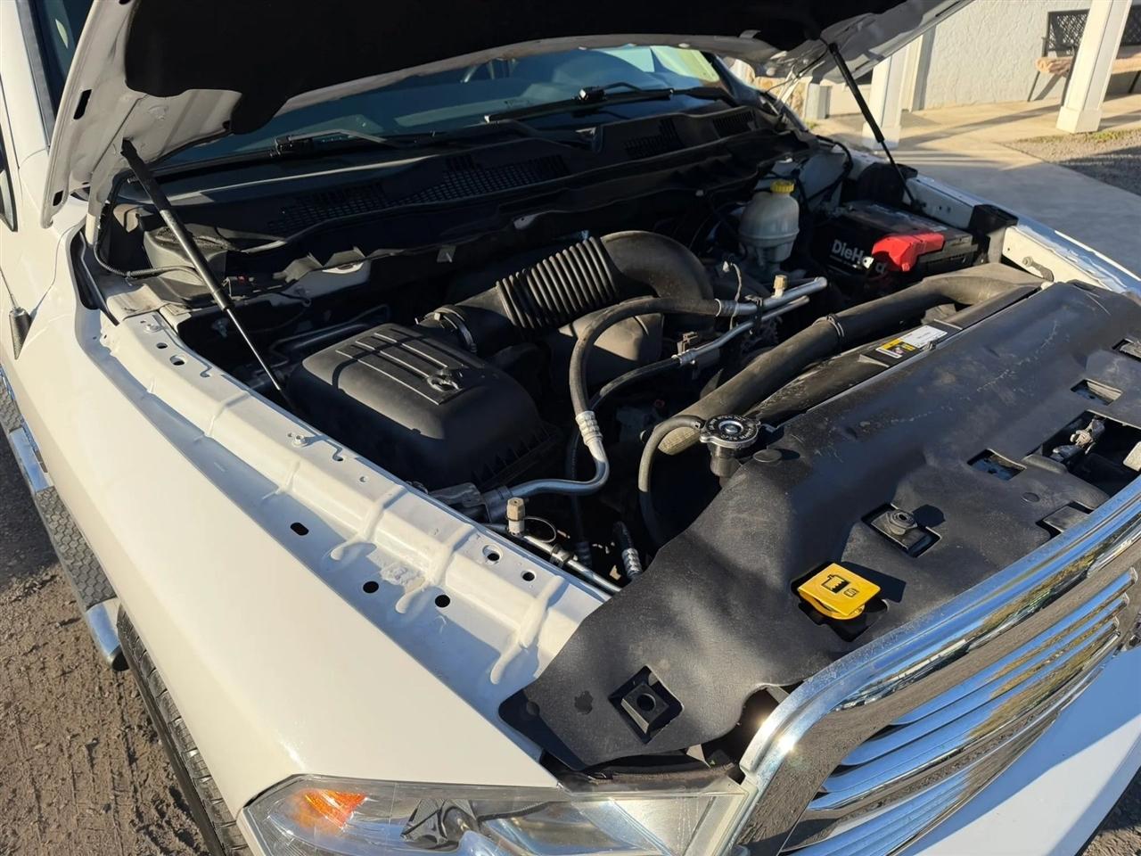 RAM 1500 SLT Crew Cab SWB 4WD 2016