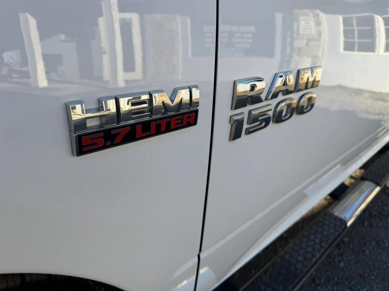 RAM 1500 SLT Crew Cab SWB 4WD 2016
