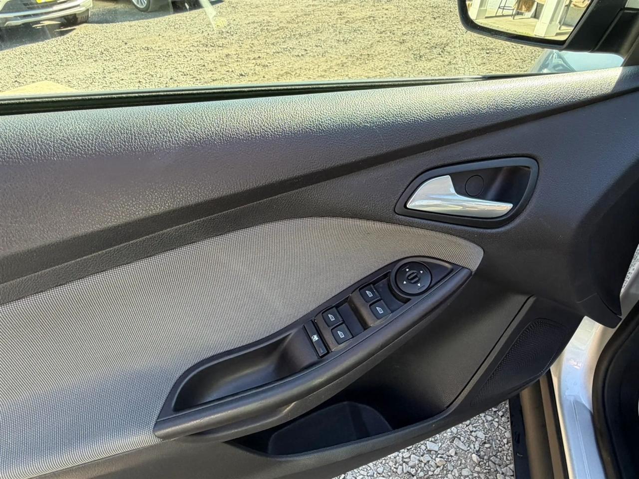 Ford Focus SE Hatch 2013