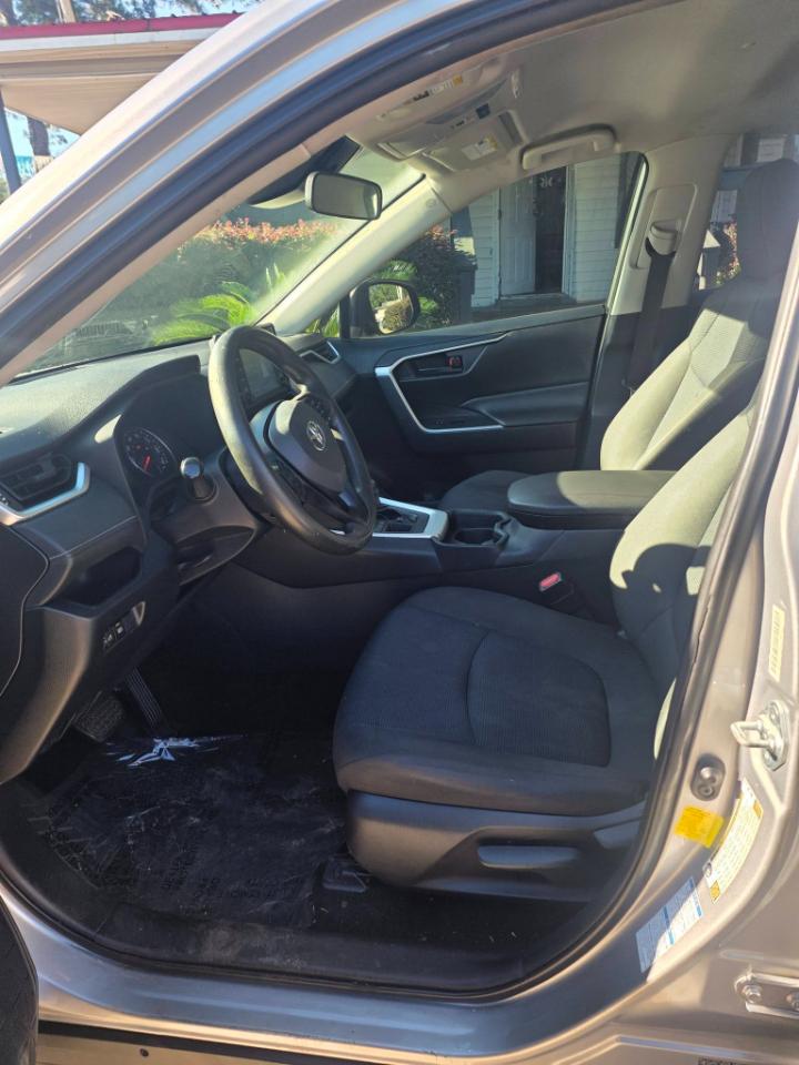 Toyota RAV4 LE AWD 2019