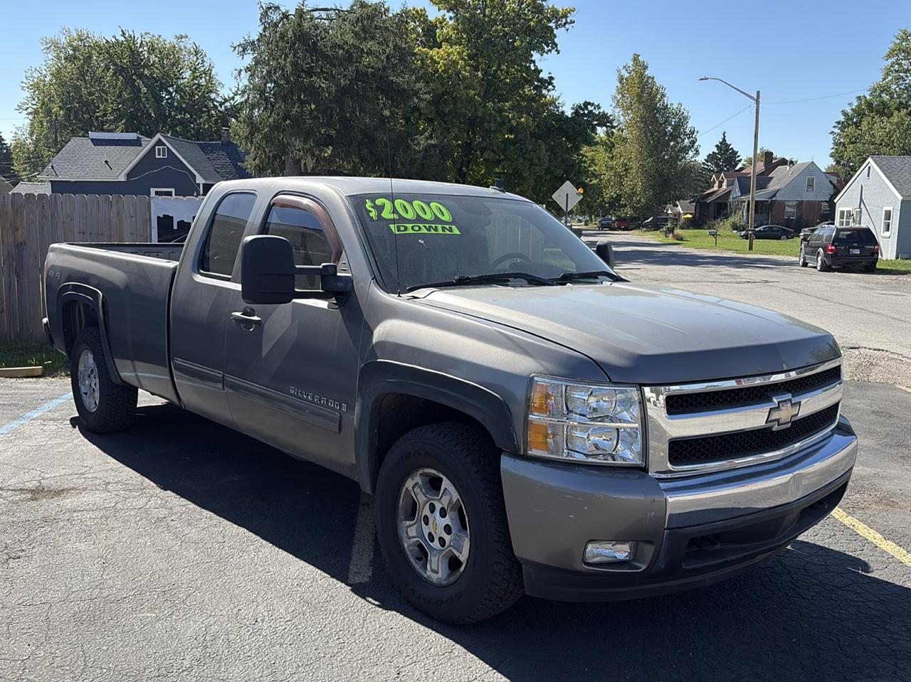 Chevrolet Silverado photo 2