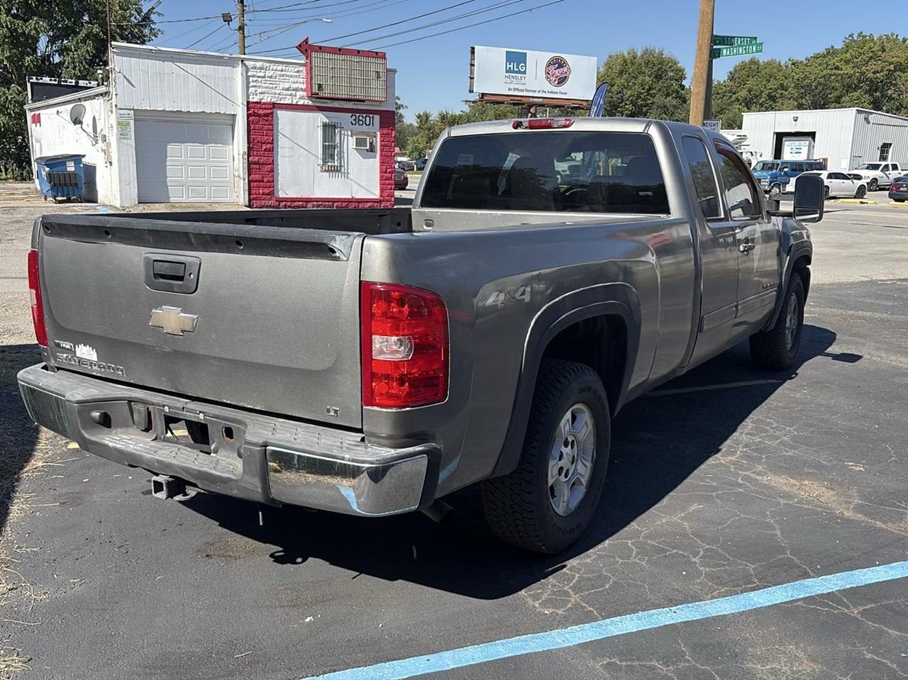 Chevrolet Silverado photo 3