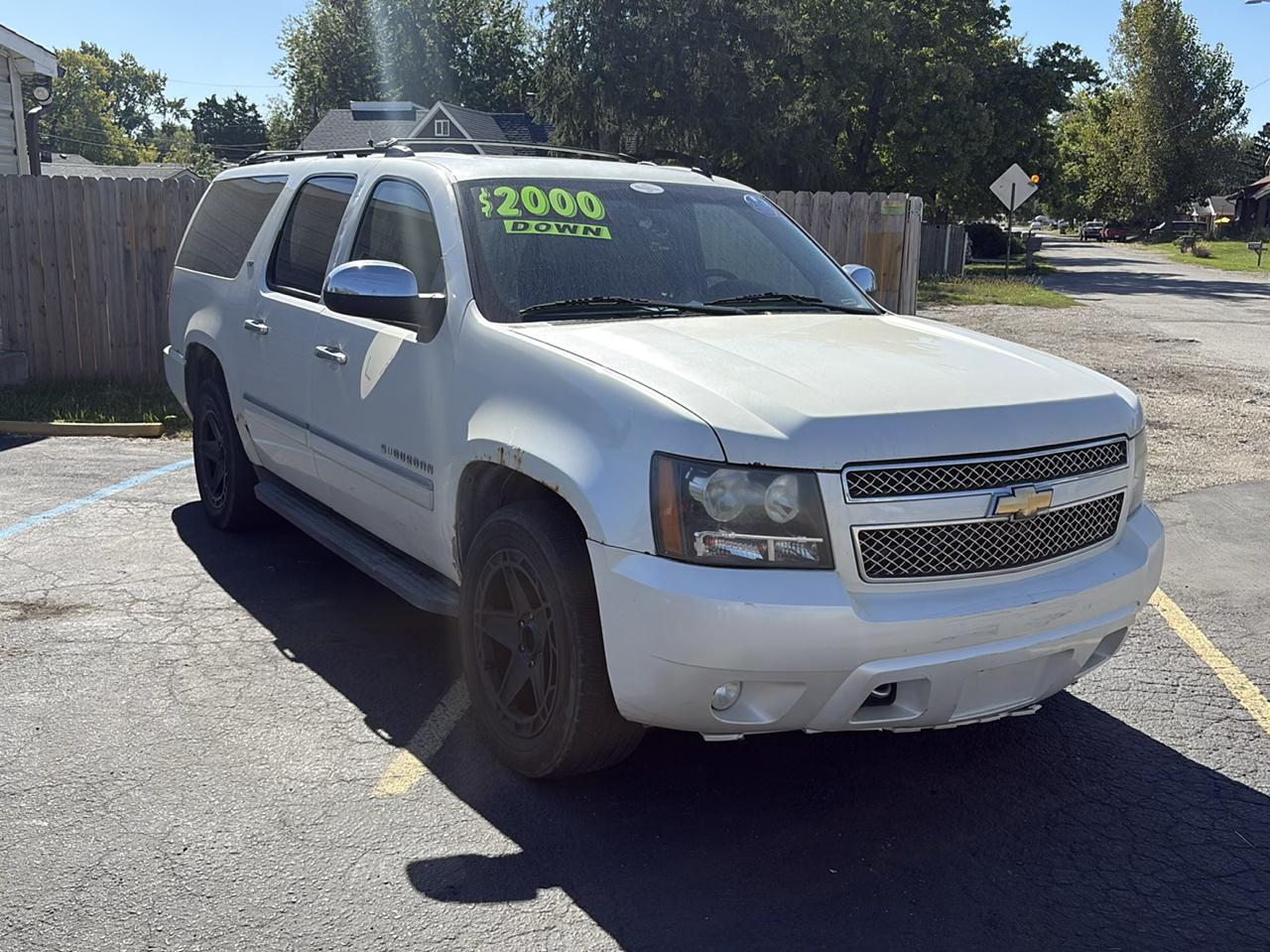Chevrolet Suburban photo 2