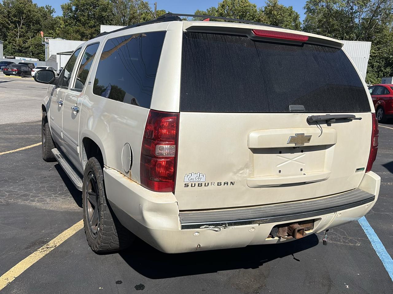 Chevrolet Suburban photo 4
