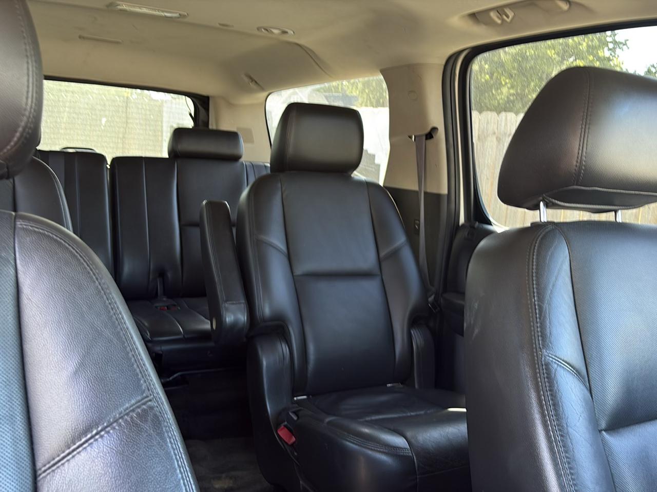 Chevrolet Suburban photo 5