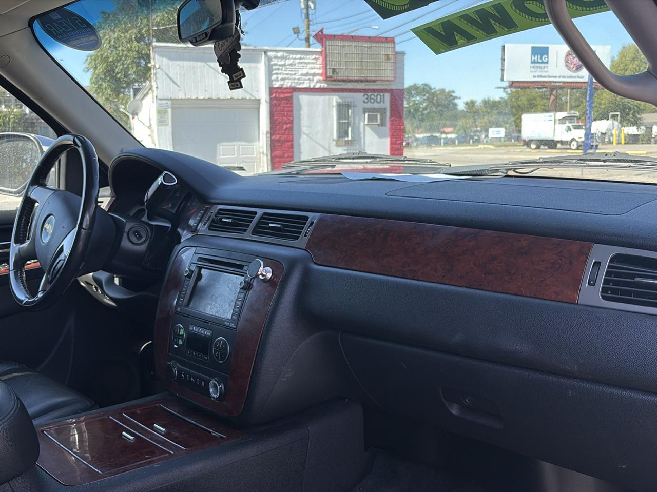 Chevrolet Suburban photo 6