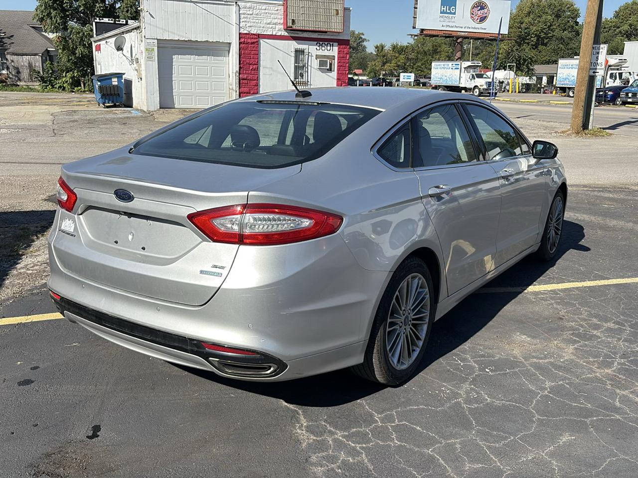 Ford Fusion photo 3