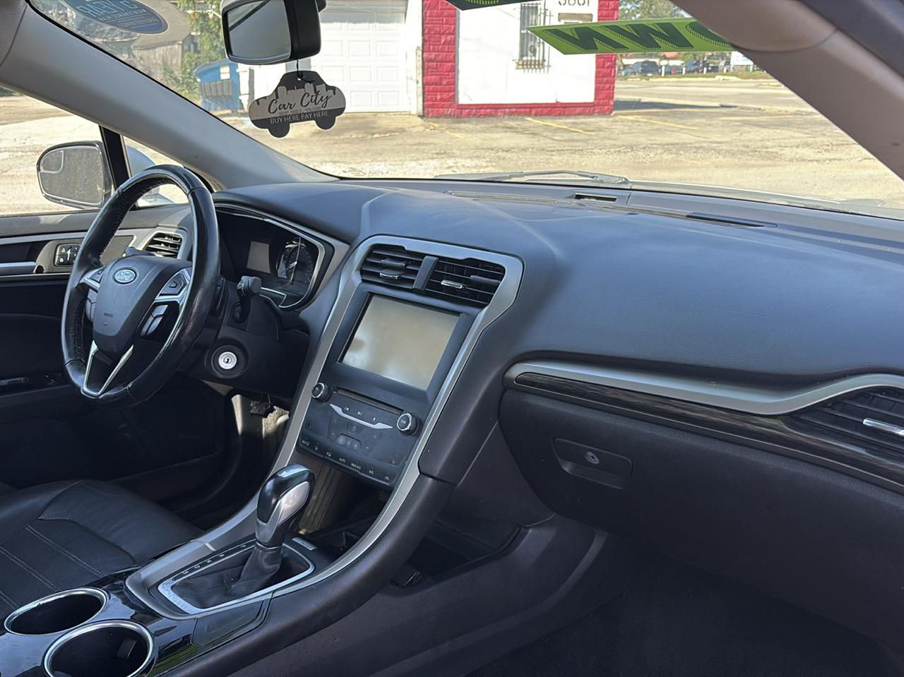 Ford Fusion photo 6