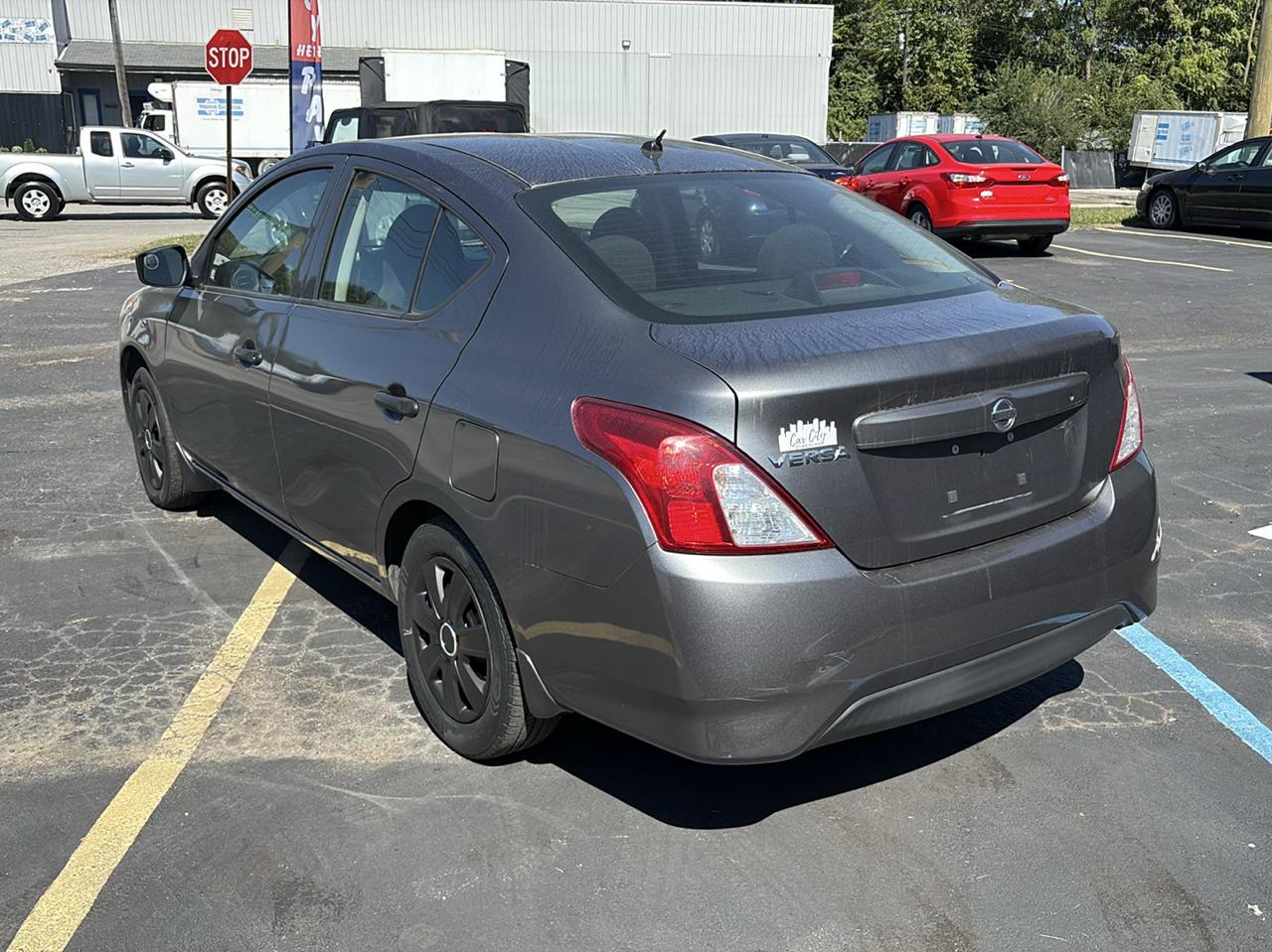 Nissan Versa photo 4