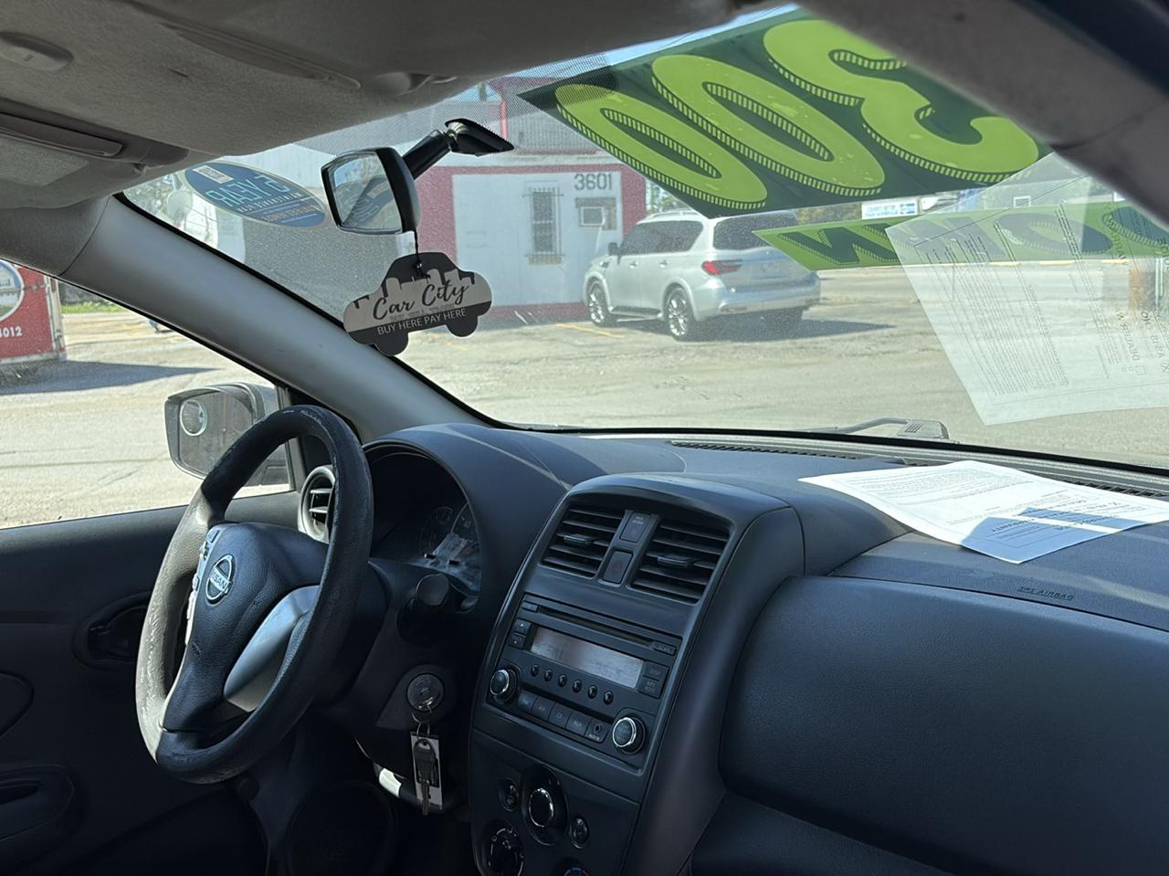 Nissan Versa photo 6