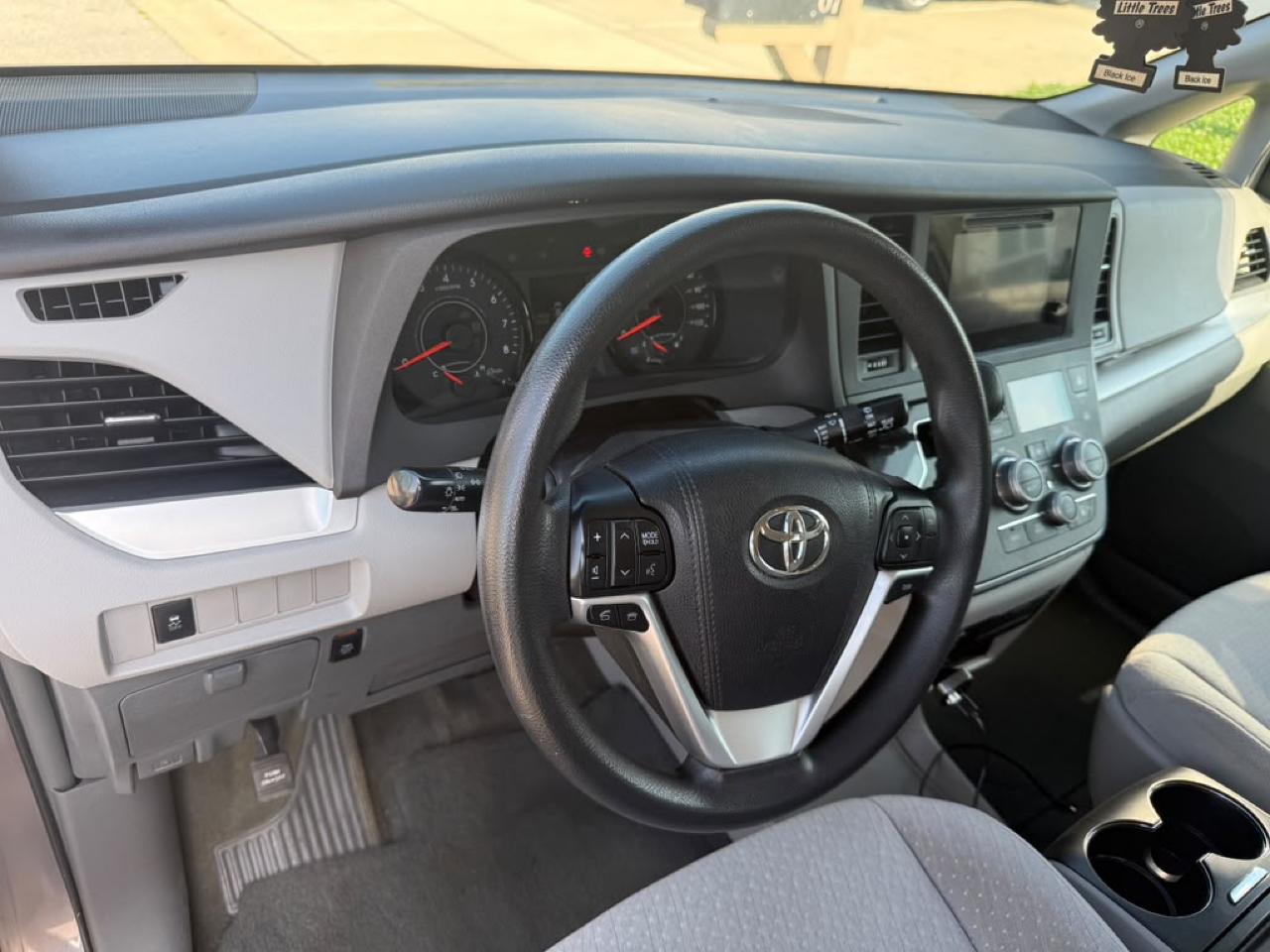 Toyota Sienna LE FWD 8-Passenger V6 2015