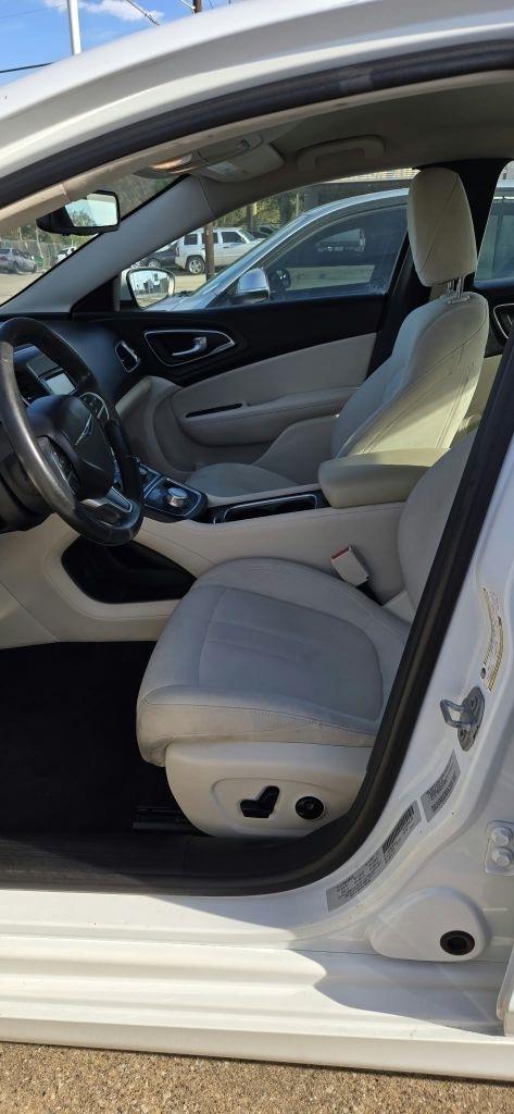 Chrysler 200  2015