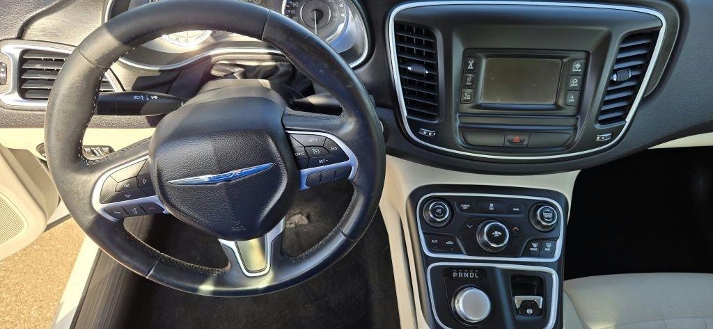 Chrysler 200  2015