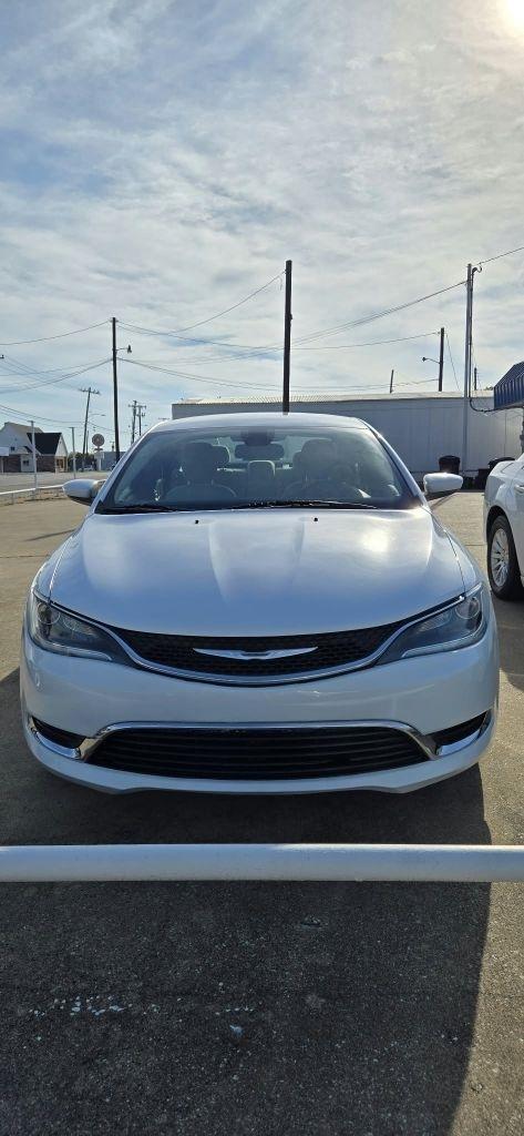 Chrysler 200  2015