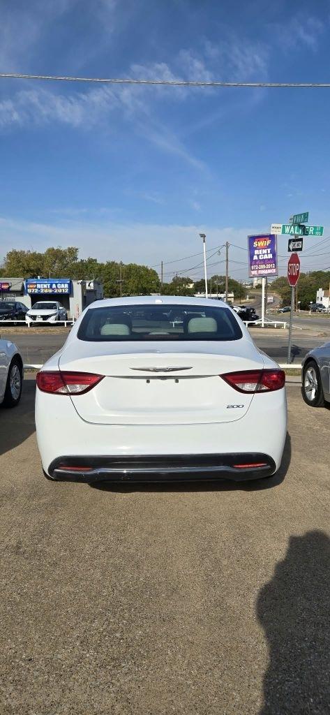 Chrysler 200  2015