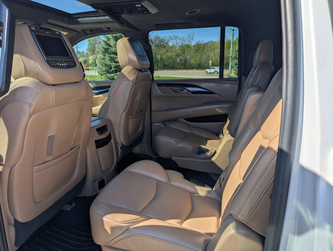 Cadillac Escalade ESV Platinum 4WD 2019
