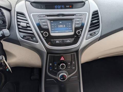 Hyundai Elantra SE 6AT 2015