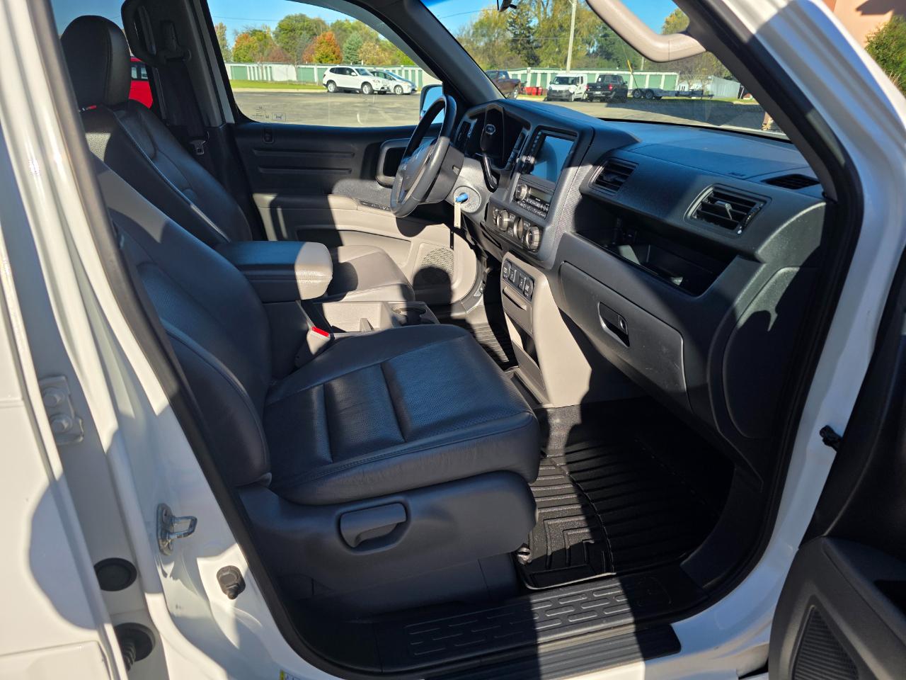 Honda Ridgeline RTL w/ Navigation 2011