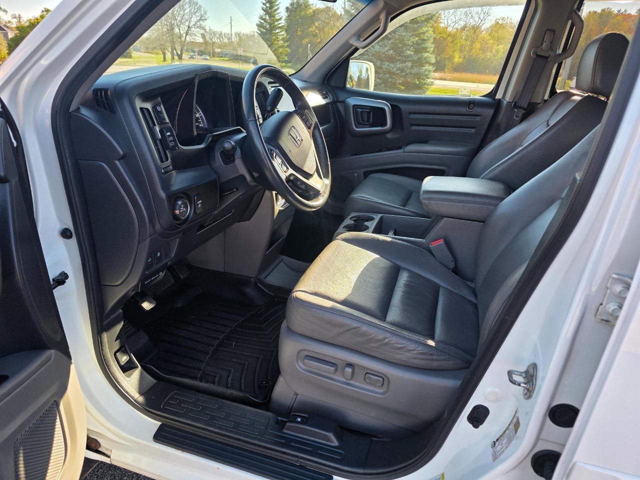 Honda Ridgeline RTL w/ Navigation 2011