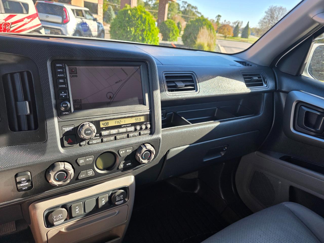 Honda Ridgeline RTL w/ Navigation 2011