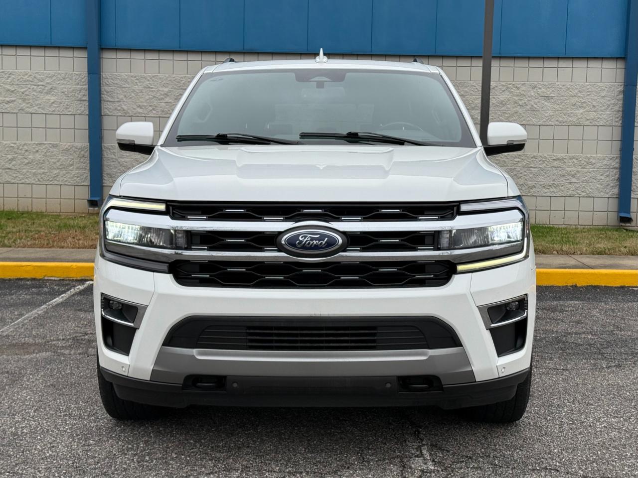 Ford Expedition photo 2