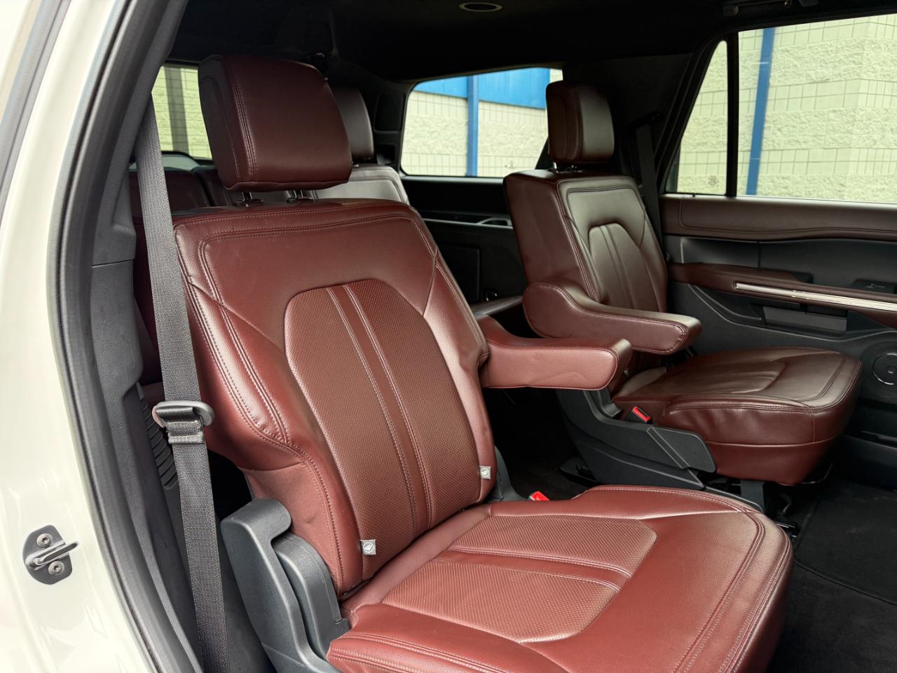 Ford Expedition photo 24