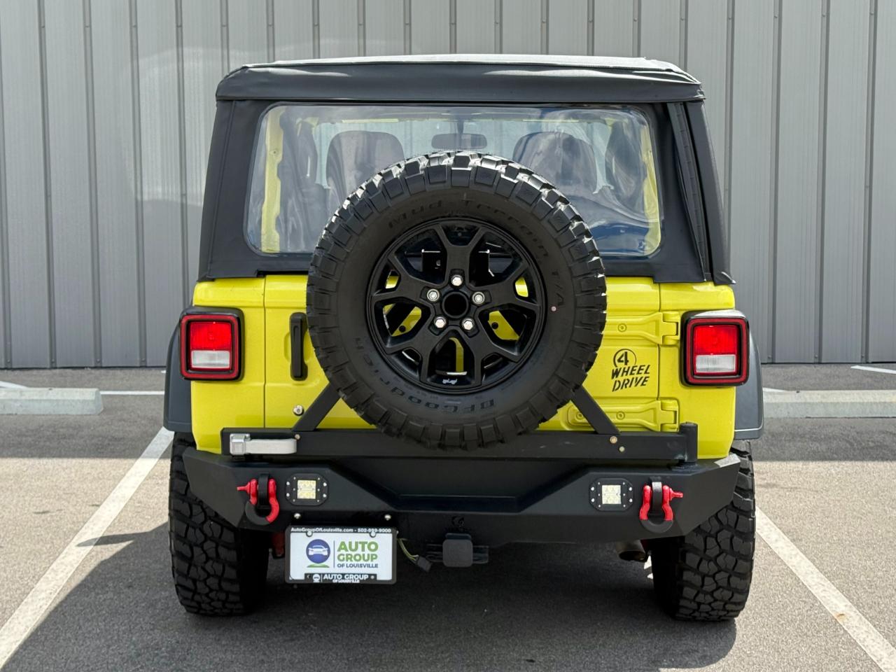 Jeep Wrangler photo 6