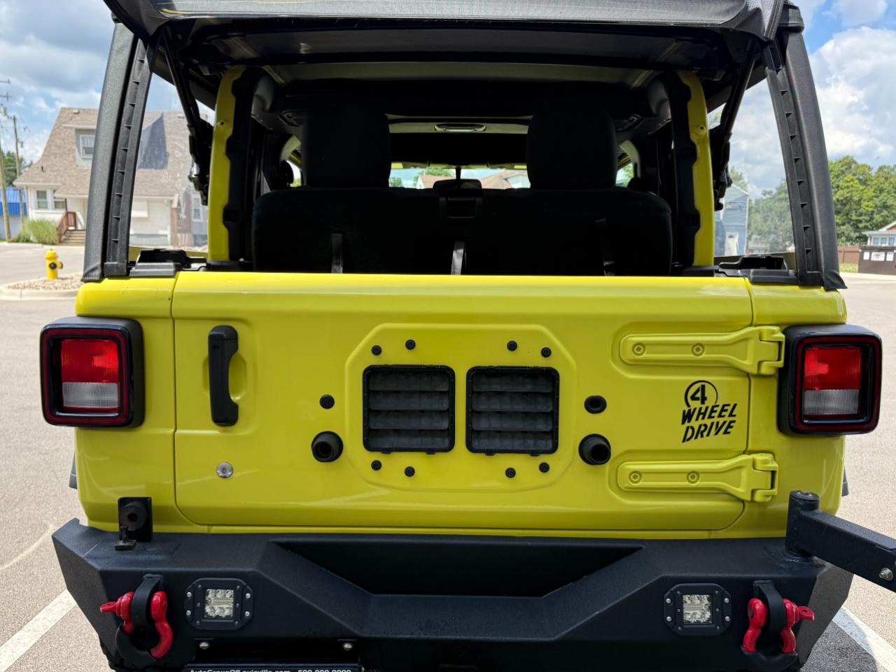Jeep Wrangler photo 22