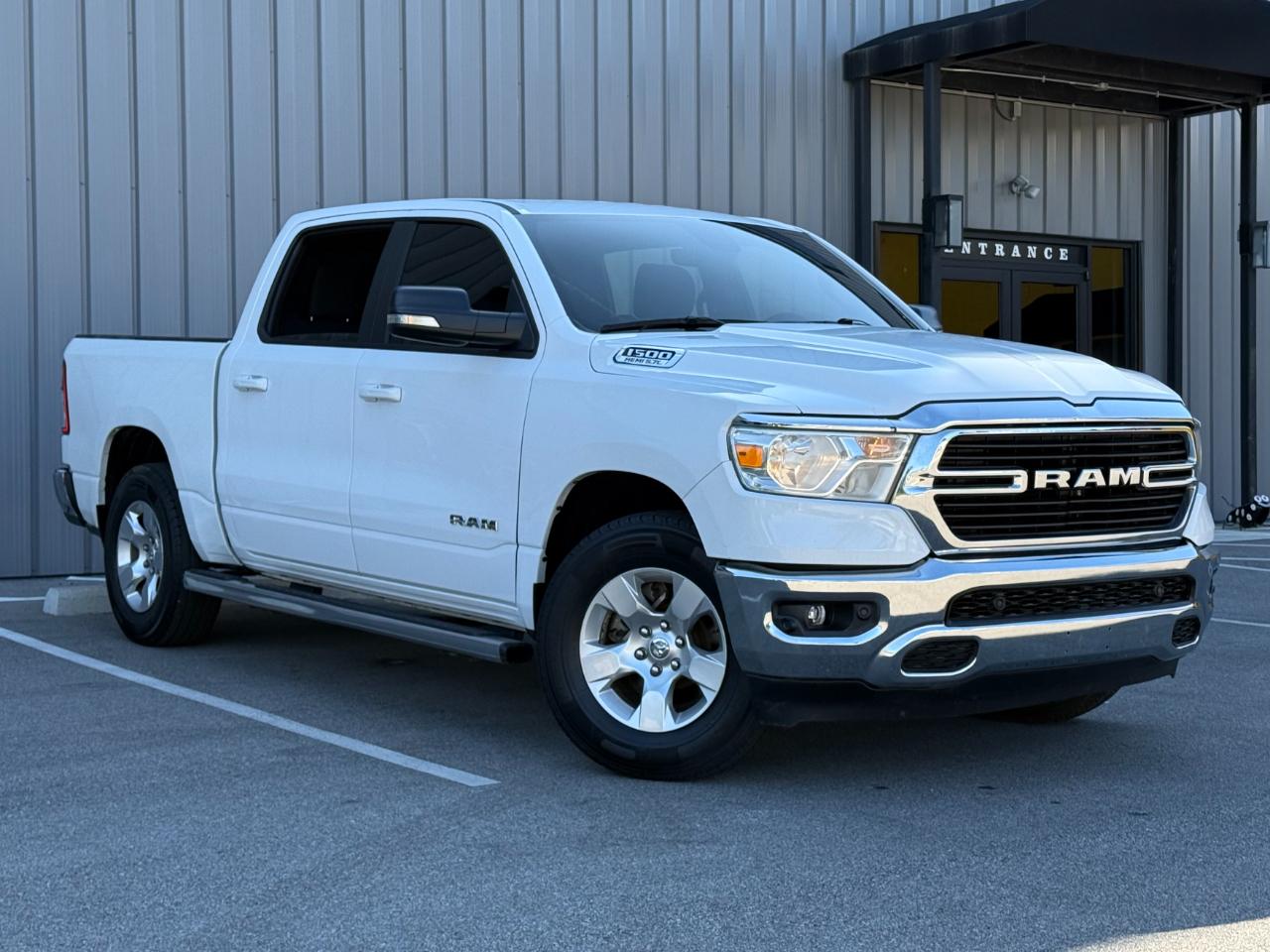 RAM 1500 Big Horn 4x4 Crew Cab 5'7" Box 2021