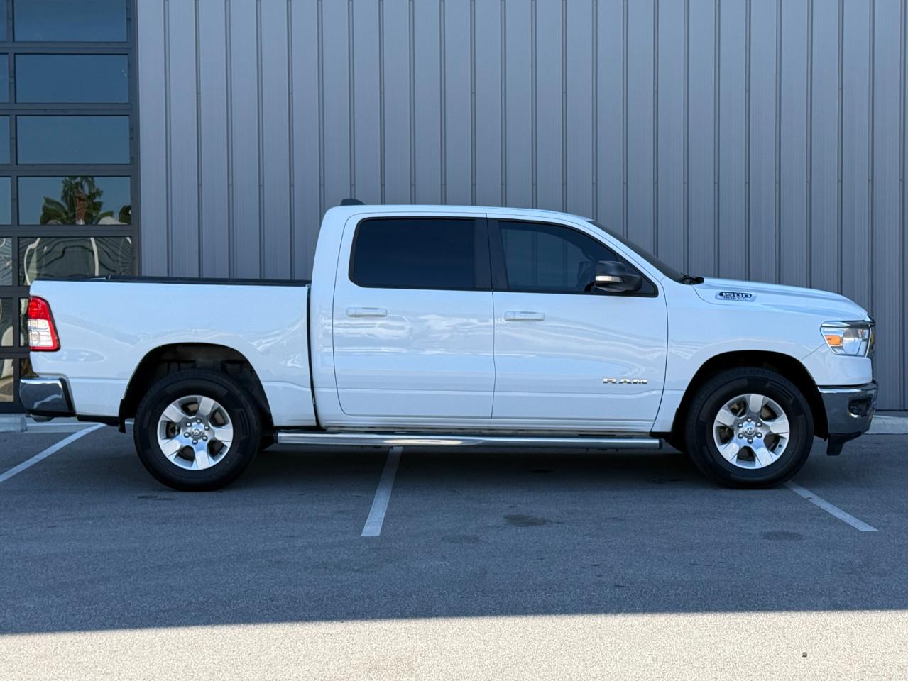 RAM 1500 Big Horn 4x4 Crew Cab 5'7" Box 2021