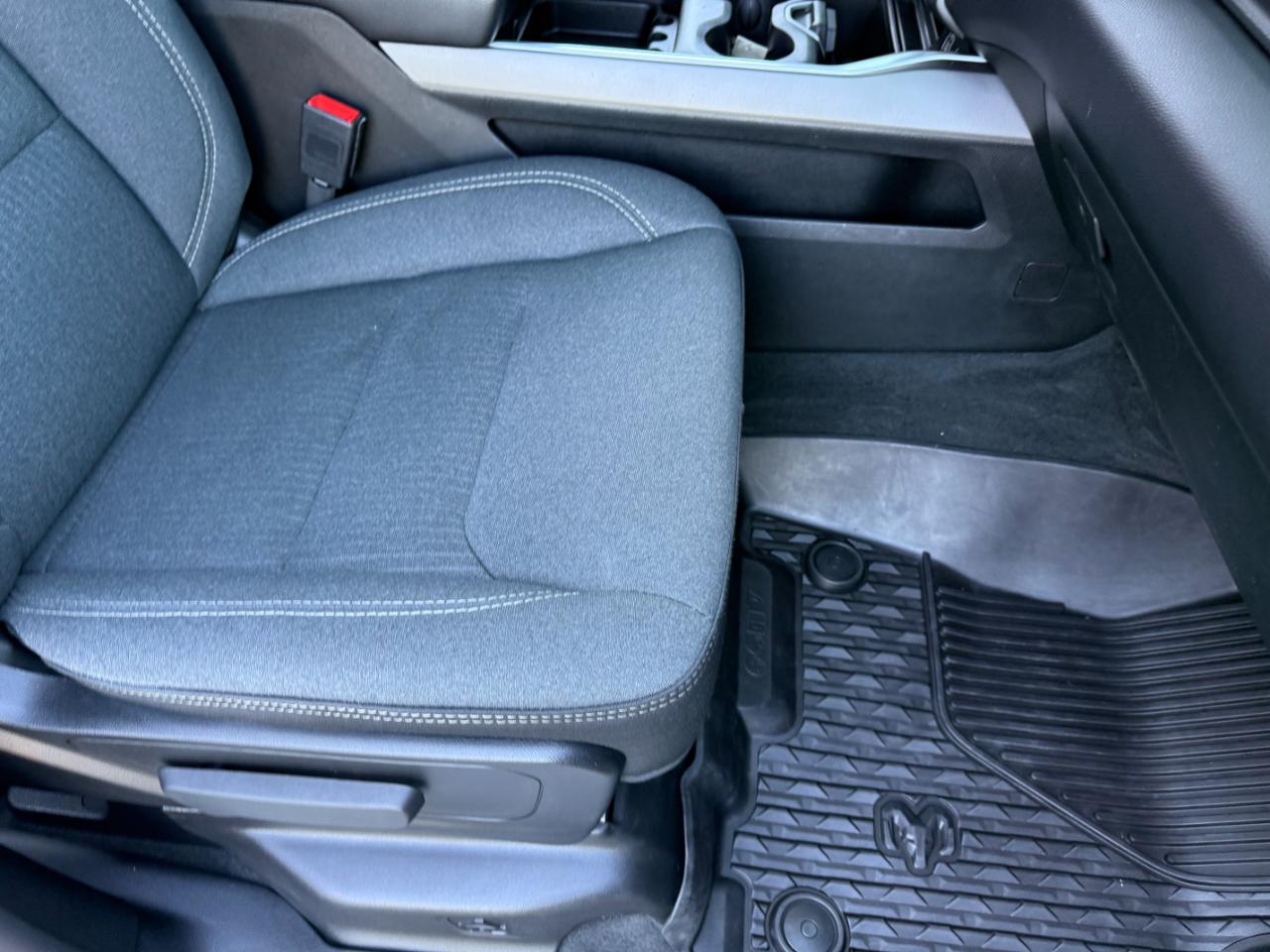 RAM 1500 Big Horn 4x4 Crew Cab 5'7" Box 2021