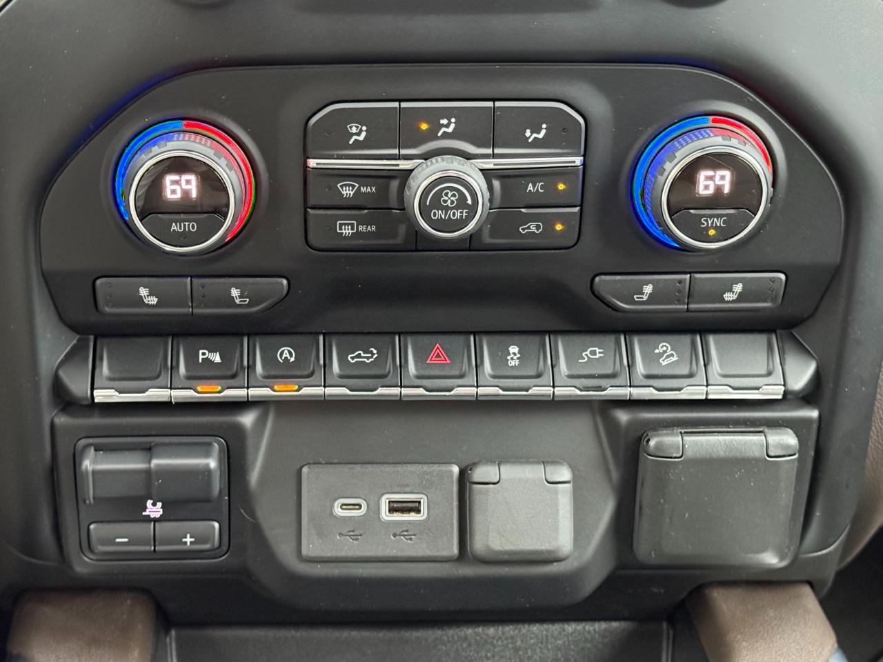 Chevrolet Silverado 1500 4WD Crew Cab 147" RST 2020