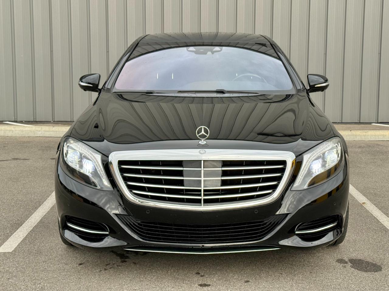 Mercedes-Benz S-Class photo 2