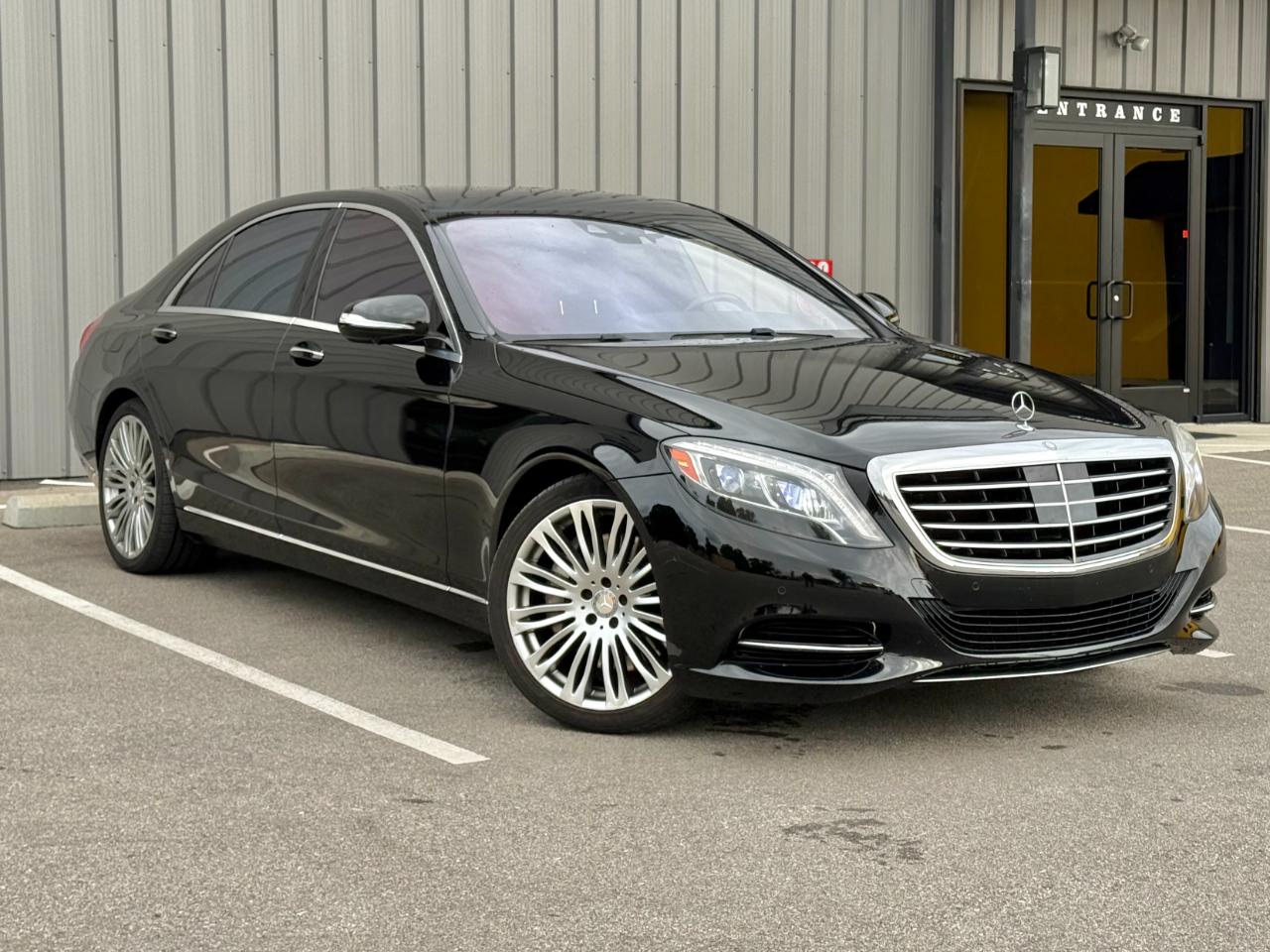 Mercedes-Benz S-Class photo 3