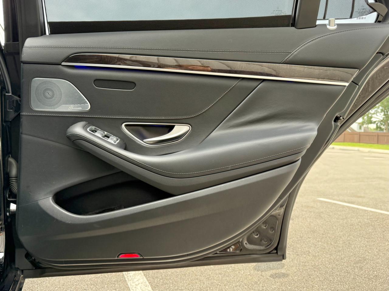 Mercedes-Benz S-Class photo 23