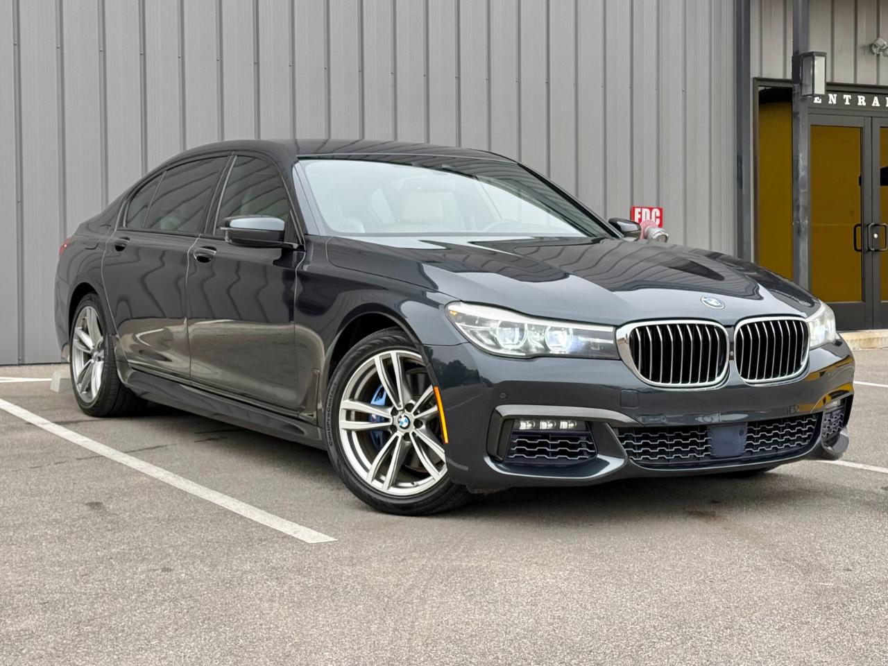 BMW 740i photo 4