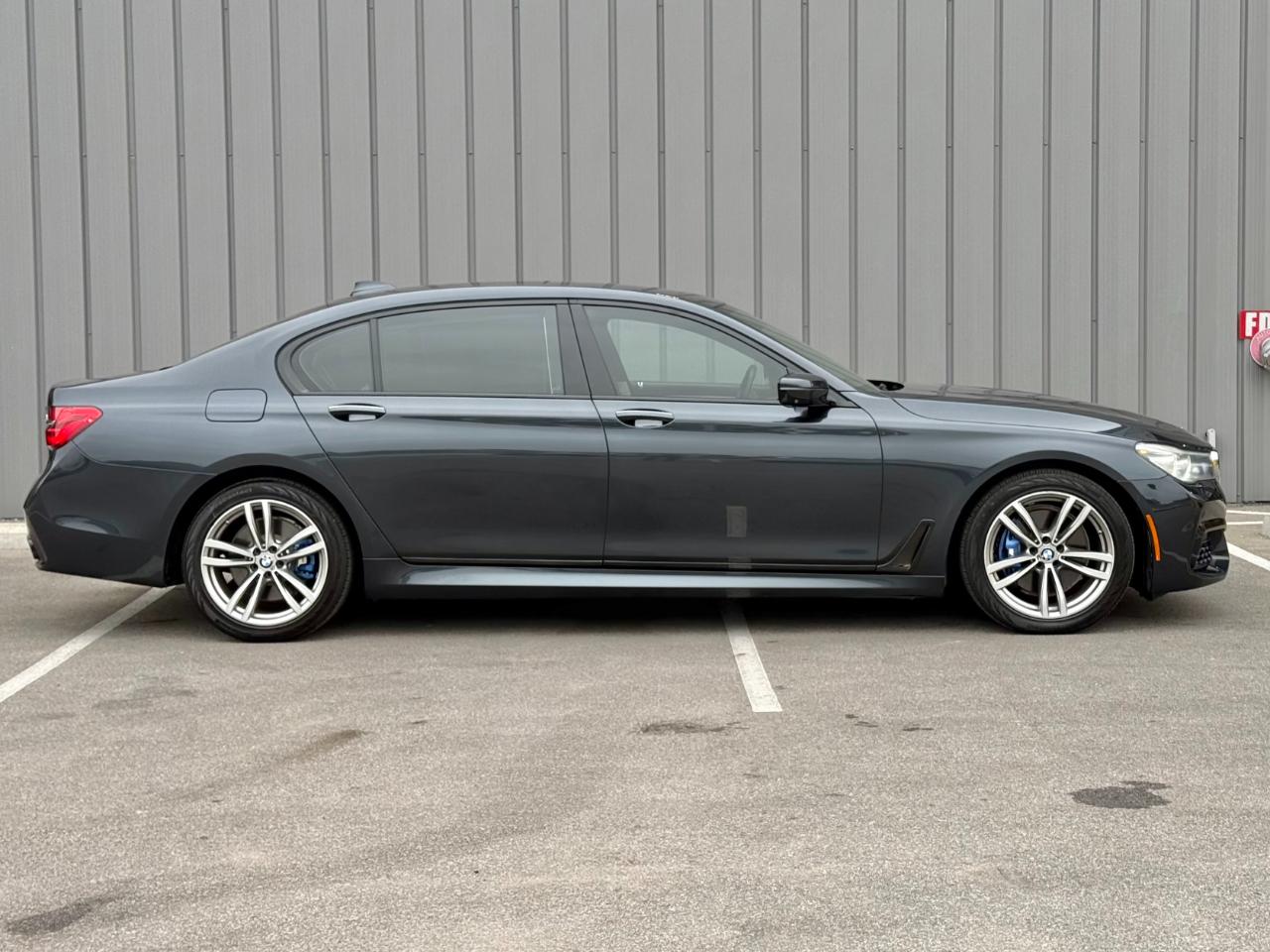 BMW 740i photo 5