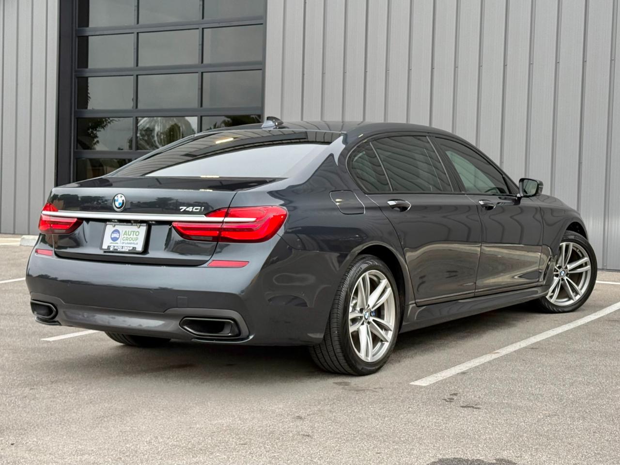 BMW 740i photo 6