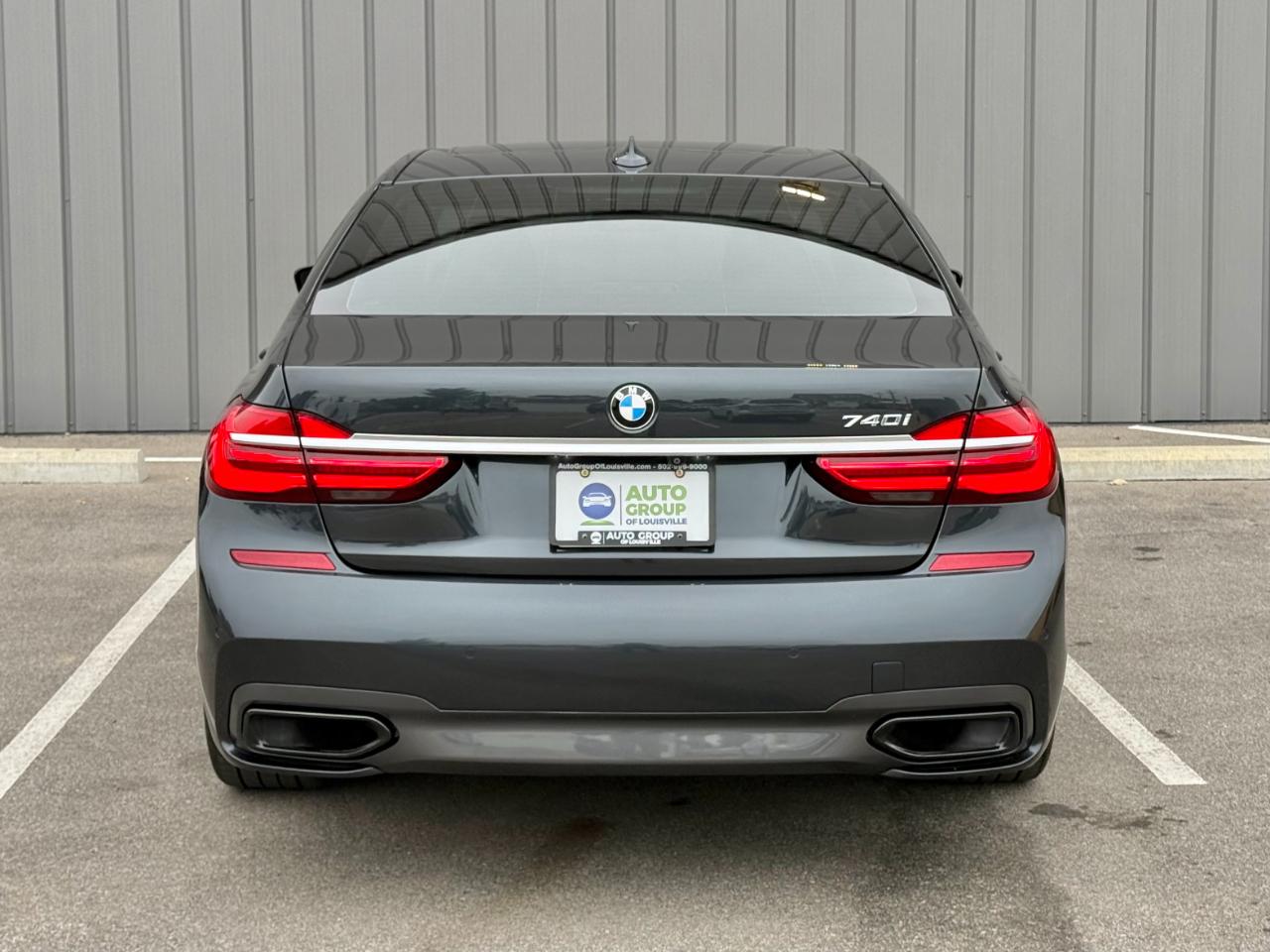 BMW 740i photo 7