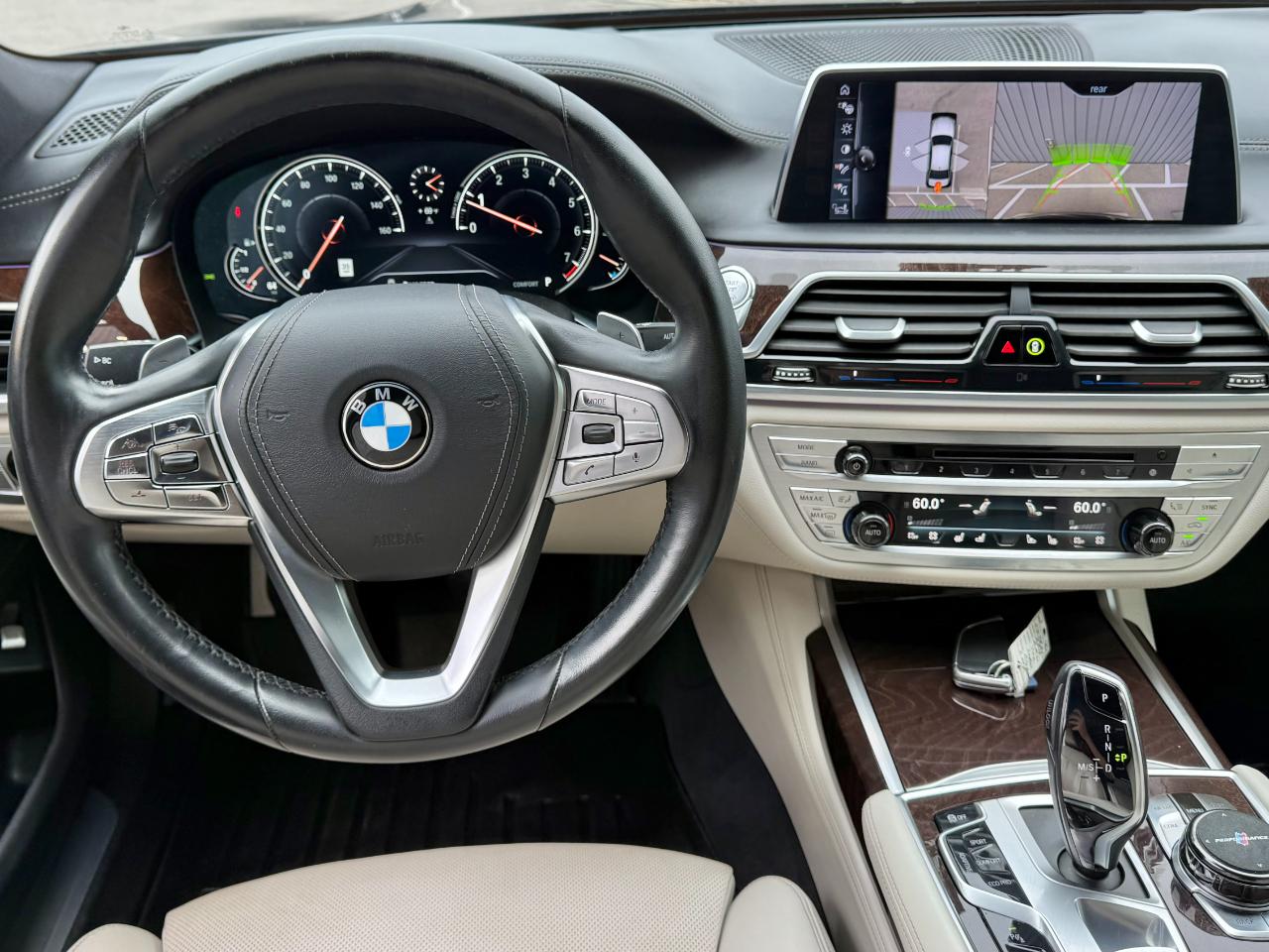 BMW 740i photo 11