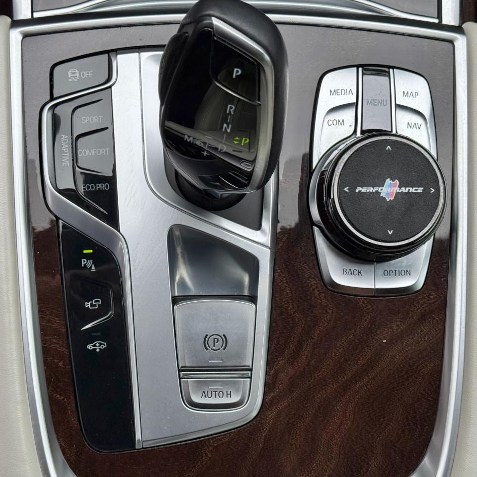 BMW 740i photo 17