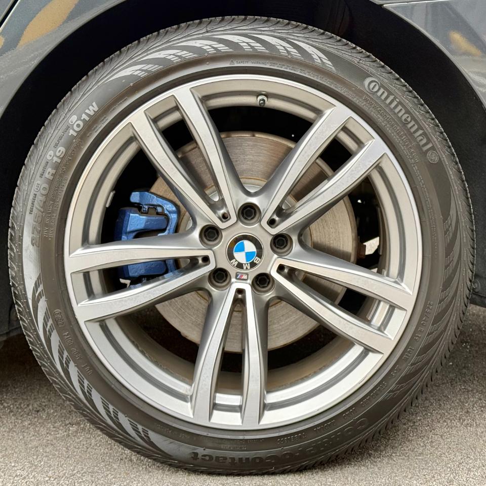 BMW 740i photo 25