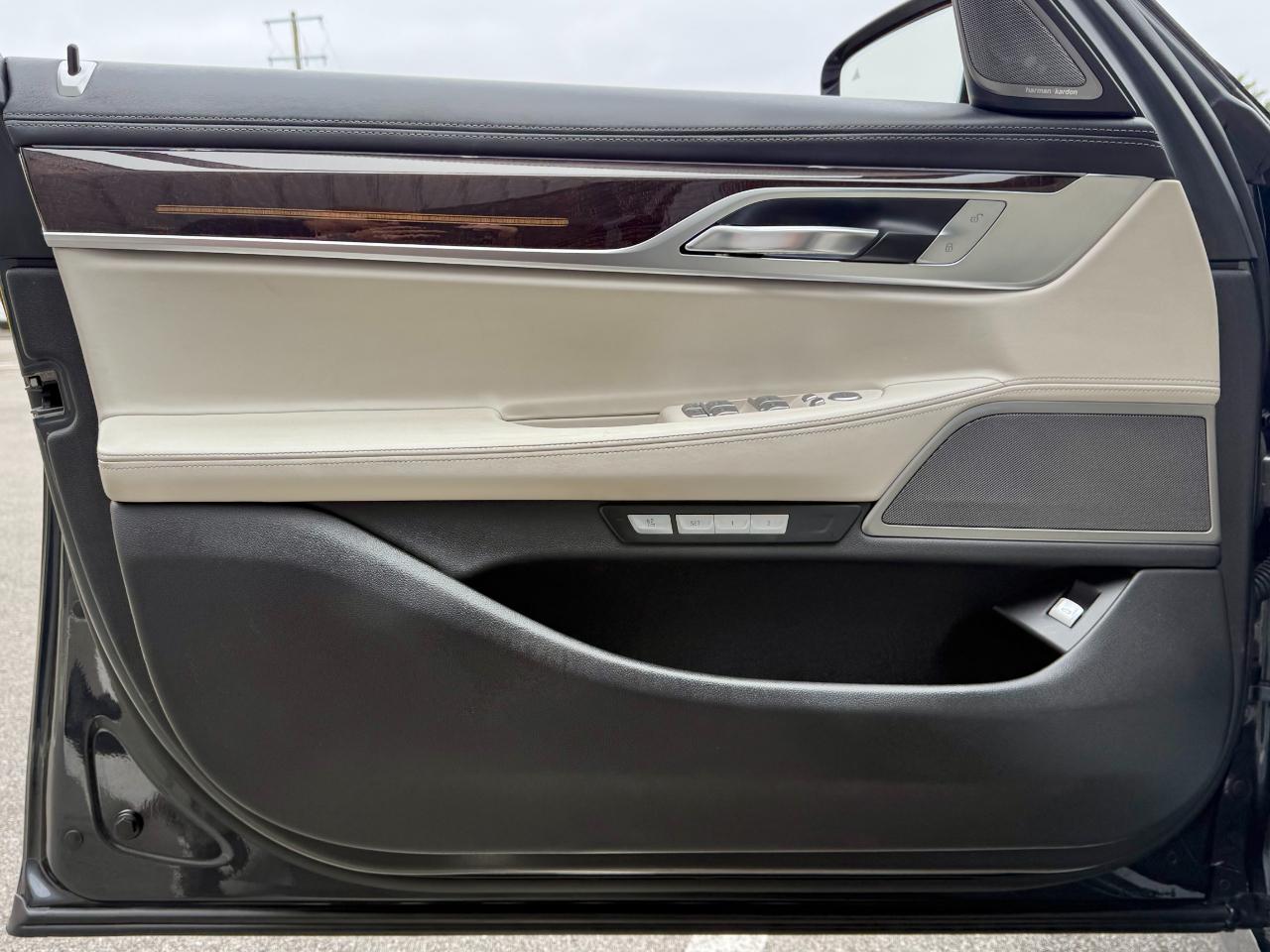 BMW 740i photo 29