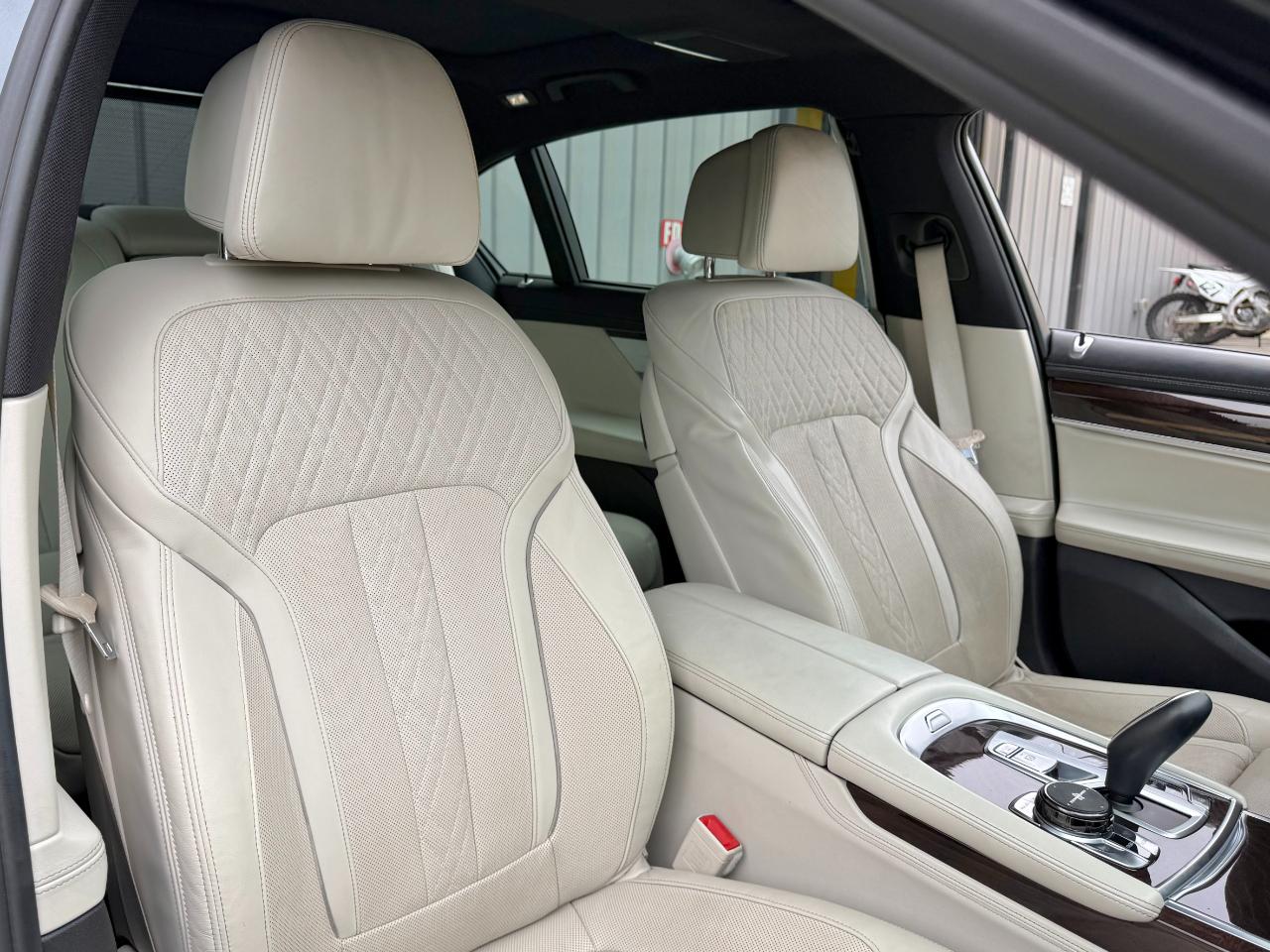 BMW 740i photo 33
