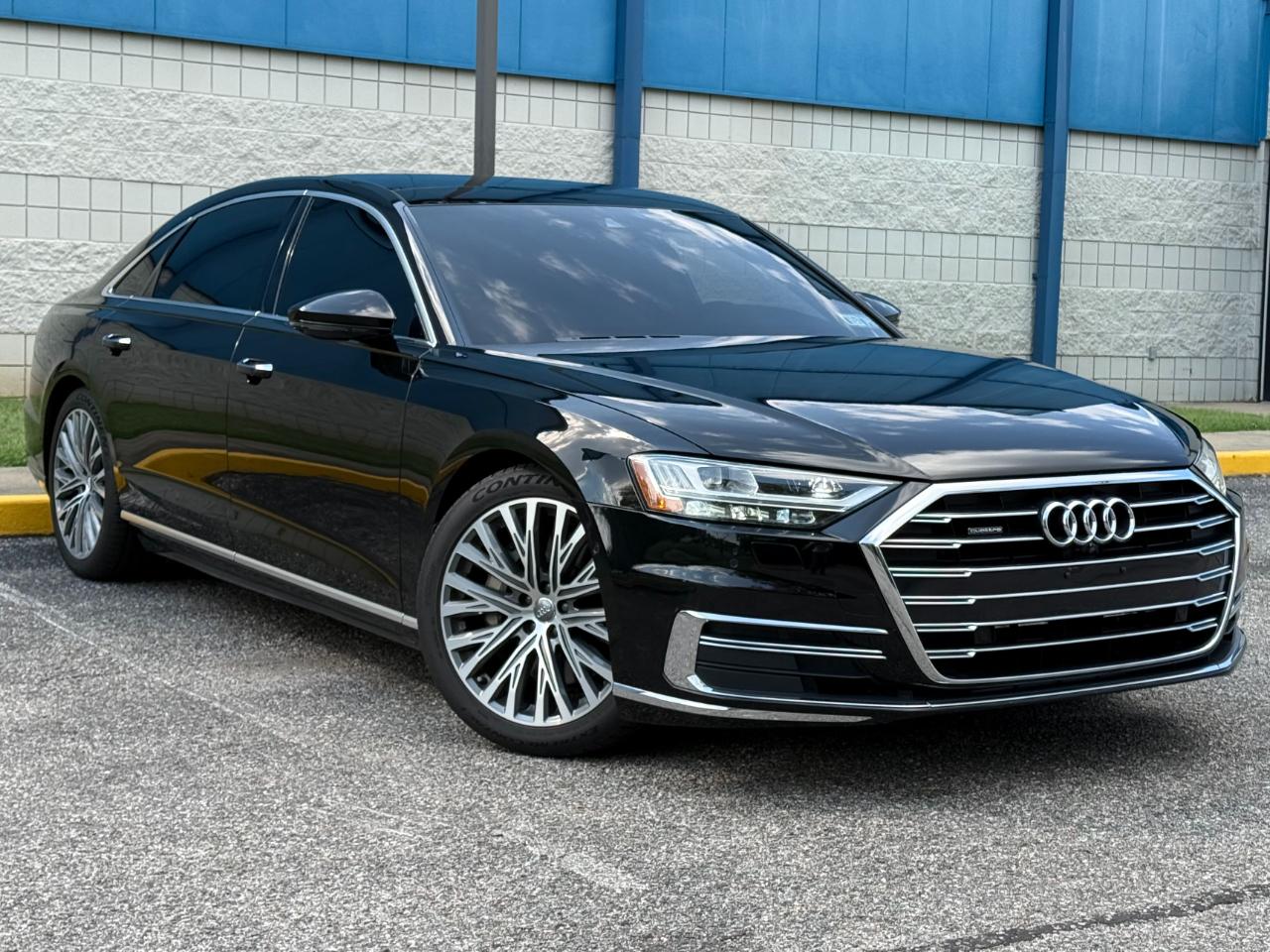 Audi A8 photo 3