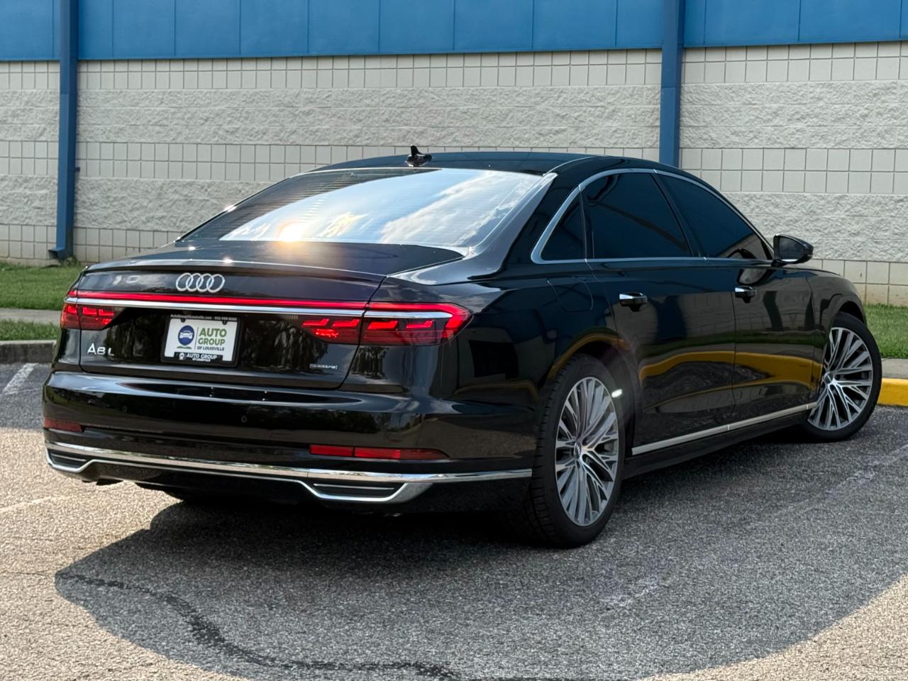 Audi A8 photo 5