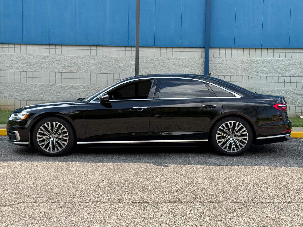 Audi A8 photo 8
