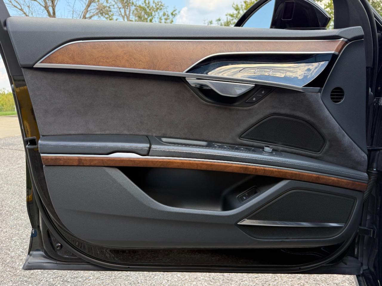 Audi A8 photo 18
