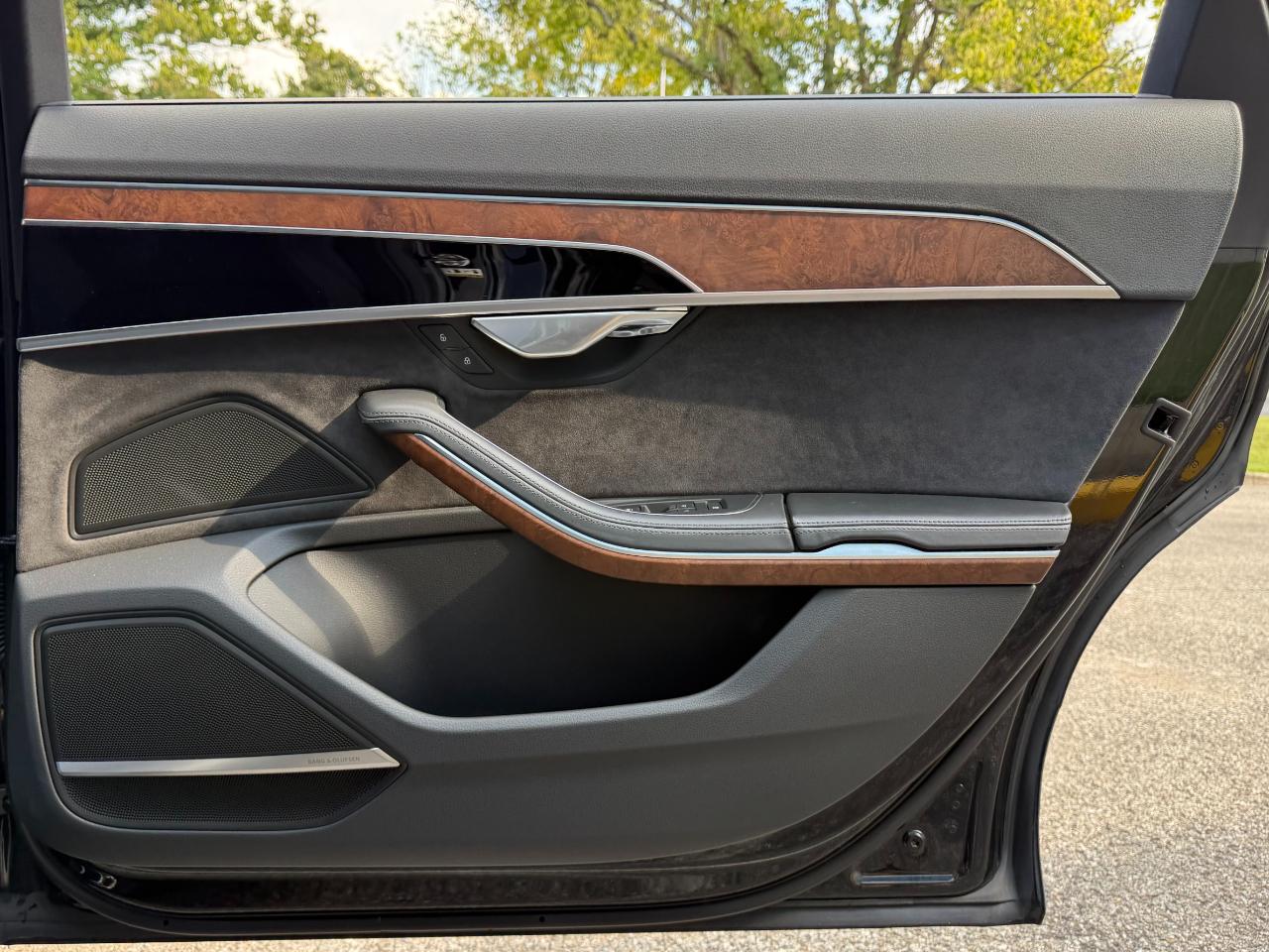 Audi A8 photo 22
