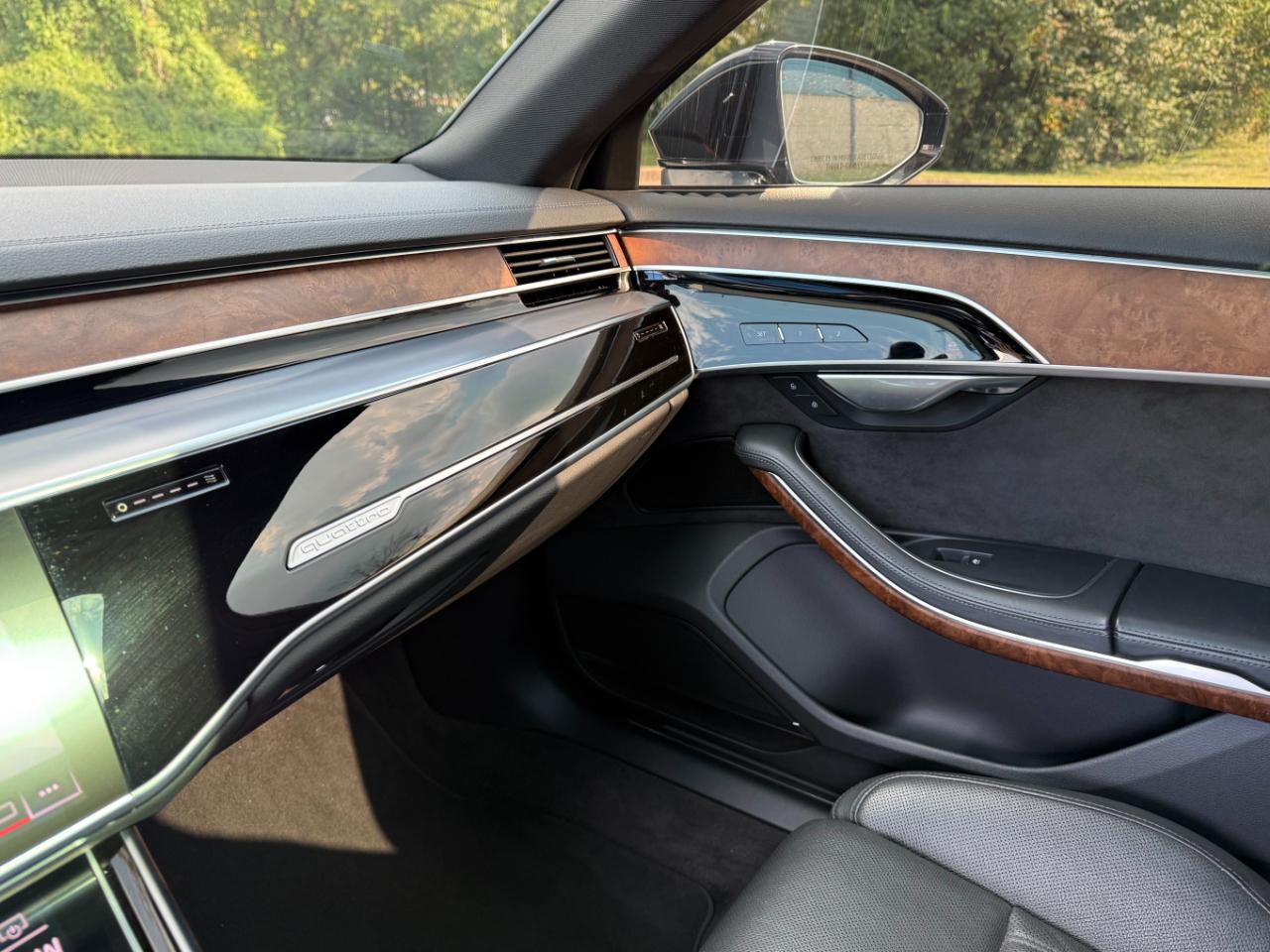 Audi A8 photo 30